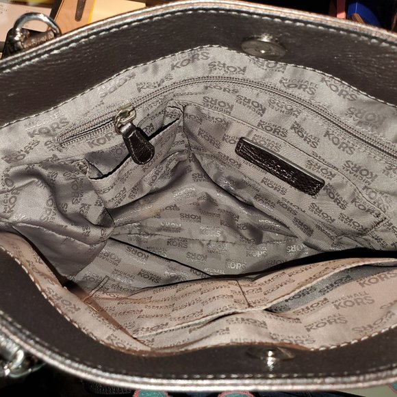 Michael Kors Jet Set Tote - Picture 4 of 4